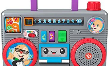 Fisher Price Price The Price Laugh & Learn Busy Boombox - angielska edycja w Wielkiej Brytanii, inspirowana retro muzyką zabawka do aktywności dla niemowląt z treściami do nauki dla niemowląt i małych dzieci GYC18