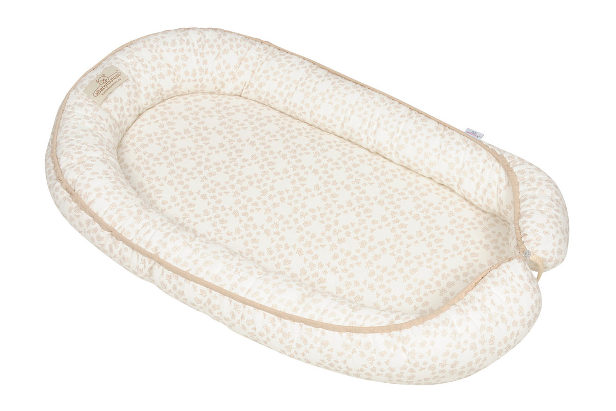 Gniazdko niemowlęce Prestige muslin designe 55x80 biało beżowe w kwiatuszki materacyk pozycjonujący