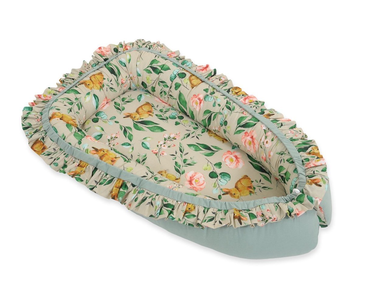 Kokon niemowlęcy kojec otulacz Premium z falbanką - Rabbit with flowers